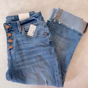 Never worn. Brand new. Pics w/measurements.